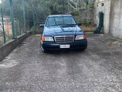 Usata Mercedes C180 122 CV (89 kW) 1995 Blu Berlina