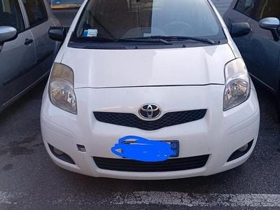 Usata Toyota Yaris 69 CV (50 kW) 2011 Bianco Berlina
