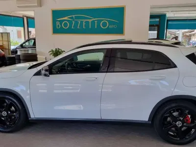 Usata Mercedes GLA180 109 CV (80 kW) 2018 Bianco polare SUV