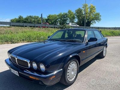 Usata Jaguar XJ8 237 CV (174 kW) 1998 Blu Berlina