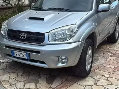 Usata Toyota RAV4 116 CV (85 kW) 2005 Grigio SUV