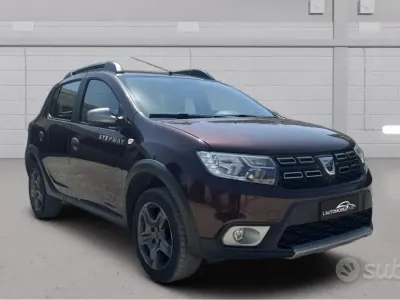 Usata Dacia Sandero Stepway 90 CV (66 kW) 2017 Marrone Berlina