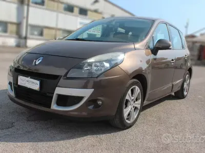 Usata Renault Scénic Luxe 130 CV (95 kW) 2010 Marrone Monovolume