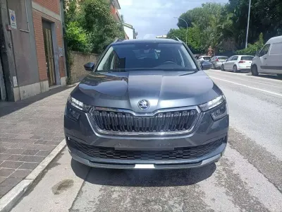 Usado Skoda Kamiq Style 90 CV (66 kW) 2020 Gris SUV