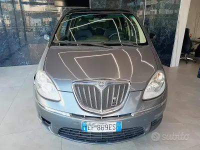 Usata Lancia Musa Gold 95 CV (69 kW) 2011 Bronzo Monovolume