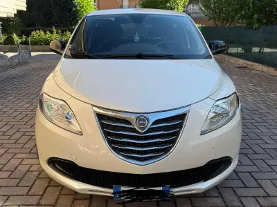 Usata Lancia Ypsilon Silver 69 CV (50 kW) 2012 Bianco Utilitaria