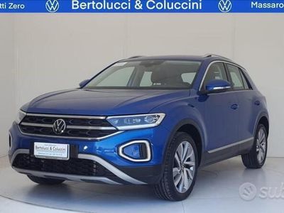 Usata VW T-Roc Style 110 CV (80 kW) 2022 Blu metallizzato SUV