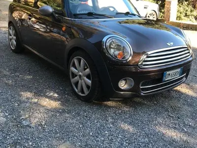Usata Mini Cooper D 109 CV (80 kW) 2007 Marrone Utilitaria