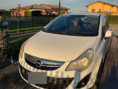 Begagnad Opel Corsa 86 HK (63 kW) 2012 Vit Halvkombi