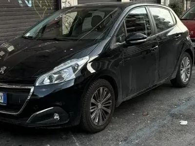 Usata Peugeot 208 83 CV (61 kW) 2019 Nero Utilitaria
