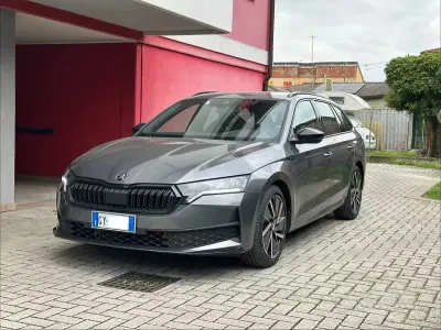 Usata Skoda Octavia 150 CV (110 kW) 2025 Grigio Station wagon