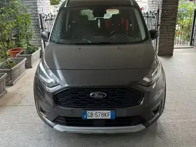 Usata Ford Tourneo Active 120 CV (88 kW) 2021 Monovolume