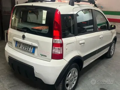 Usata Fiat Panda Climbing 60 CV (44 kW) 2009 Bianco Utilitaria