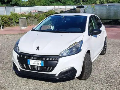 Usata Peugeot 208 Allure 82 CV (60 kW) 2016 Bianco Utilitaria