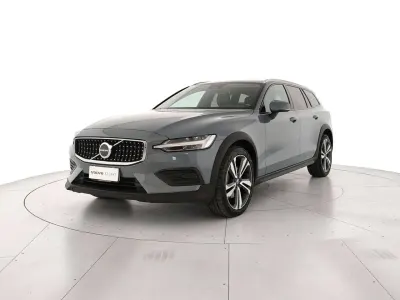Usata Volvo V60 CC Plus 197 CV (144 kW) 2023 Grigio Station wagon