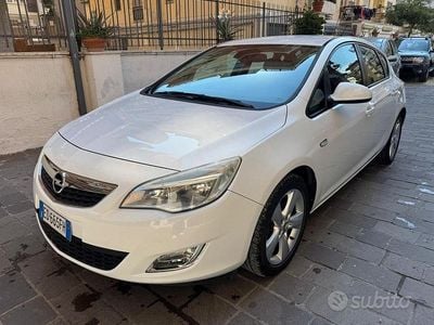 Usata Opel Astra Cosmo 116 CV (85 kW) 2010 Bianco Utilitaria