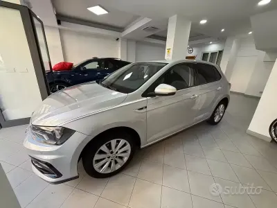Usata VW Polo R-line 95 CV (69 kW) 2019 Grigio Utilitaria