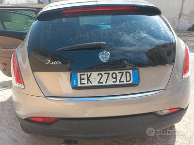 Usata Lancia Delta Platinum 120 CV (88 kW) 2011 Marrone Utilitaria