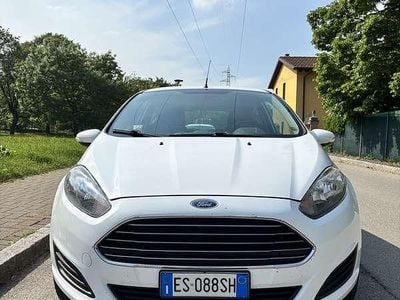 Begagnad Ford Fiesta 60 HK (44 kW) 2013 Vit Halvkombi