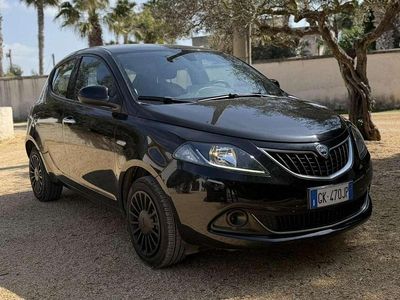Usata Lancia Ypsilon Silver 69 CV (50 kW) 2022 Nero Utilitaria