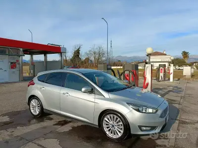 Usata Ford Focus Titanium 120 CV (88 kW) 2016 Grigio Berlina
