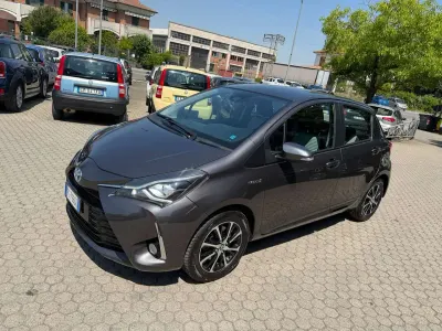 Begagnad Toyota Yaris Hybrid Edition 73 HK (53 kW) 2018 Grå Sedan