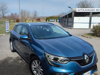 Usata Renault Mégane GrandTour 116 CV (85 kW) 2019 Blu Station wagon