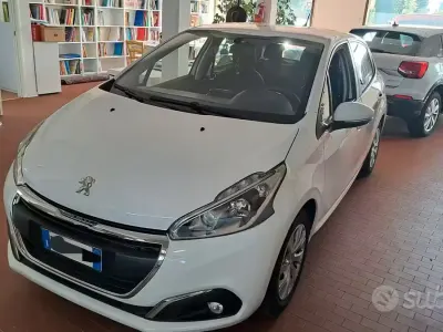 Usata Peugeot 208 Active 83 CV (61 kW) 2019 Bianco Utilitaria