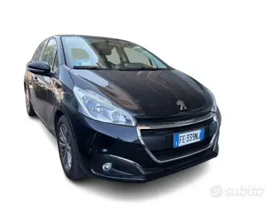 Usata Peugeot 208 82 CV (60 kW) 2016 Nero Utilitaria