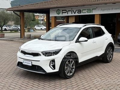 Begagnad Kia Stonic Urban 100 HK (73 kW) 2023 Vit SUV