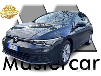 Usata VW Golf VIII Life 110 CV (80 kW) 2023 Grigio gabbiano Berlina