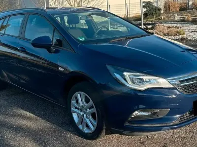 Usata Opel Astra Dynamic 110 CV (80 kW) 2019 Bluazzurro Station wagon