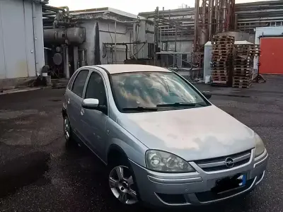Usado Opel Corsa 69 CV (50 kW) 2010 Gris Utilitario