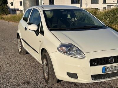 Usata Fiat Grande Punto 77 CV (56 kW) 2009 Bianco Utilitaria