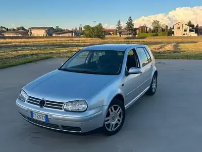 Usado VW Golf IV 101 CV (74 kW) 2002 Gris Berlina