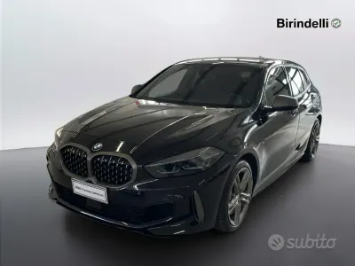 Begagnad BMW M135 Shadowline 306 HK (225 kW) 2021 Svart Halvkombi