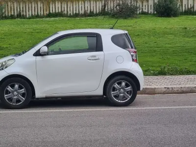 Usata Toyota iQ Sol 68 CV (50 kW) 2010 Bianco Utilitaria