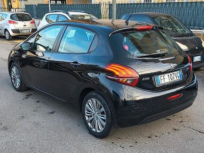 Usata Peugeot 208 2016 Nero Utilitaria