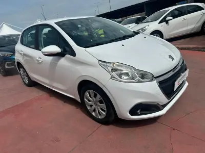 Usata Peugeot 208 75 CV (55 kW) 2019 Bianco Utilitaria