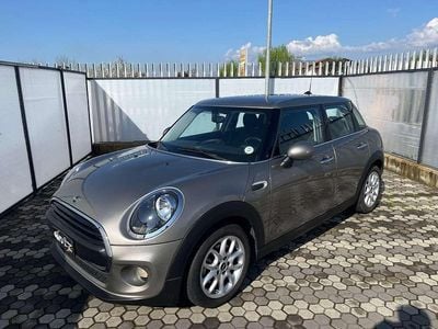 Usata Mini One D Business 95 CV (69 kW) 2019 Grigio metallizzato Utilitaria