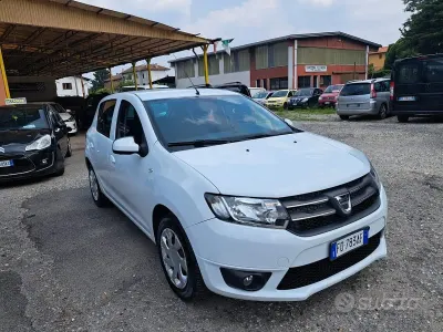Usata Dacia Sandero Lauréate 90 CV (66 kW) 2016 Bianco Berlina