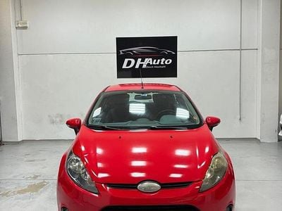 Usata Ford Fiesta Titanium 82 CV (60 kW) 2011 Rosso Utilitaria