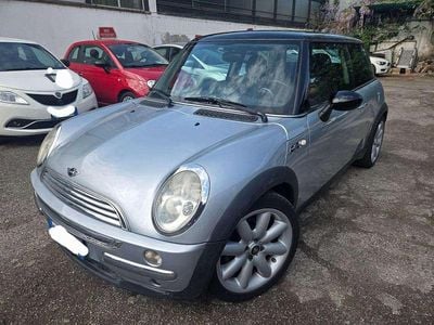 Usado Mini Cooper 116 HP (85 kW) 2002 Prateado Citadino