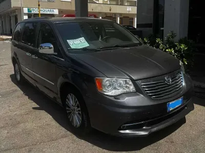 Usata Lancia Voyager Platinum 177 CV (130 kW) 2015 Marrone Monovolume