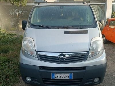 Usata Opel Vivaro 2014 Grigio Monovolume