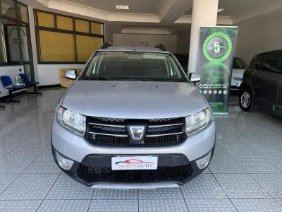 Usata Dacia Sandero Prestige 90 CV (66 kW) 2015 Grigio Berlina