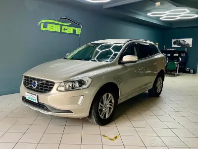 Usata Volvo XC60 R-Design 150 CV (110 kW) 2017 Grigio SUV