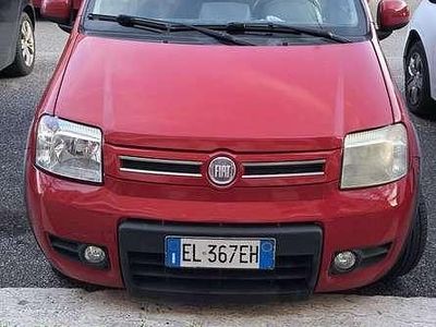 Usata Fiat Panda Climbing 77 CV (56 kW) 2011 Rosso Utilitaria