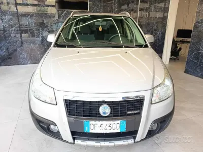 Usata Fiat Sedici Dynamic 120 CV (88 kW) 2007 Grigio scuro SUV