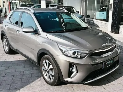 Usata Kia Stonic Style 101 CV (74 kW) 2022 Urban green SUV